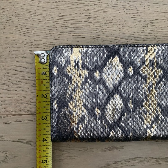 Club monaco leather wristlet - Picture 4 of 7